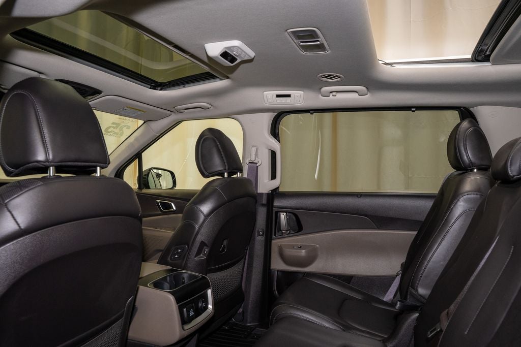 2025 Kia Carnival SX