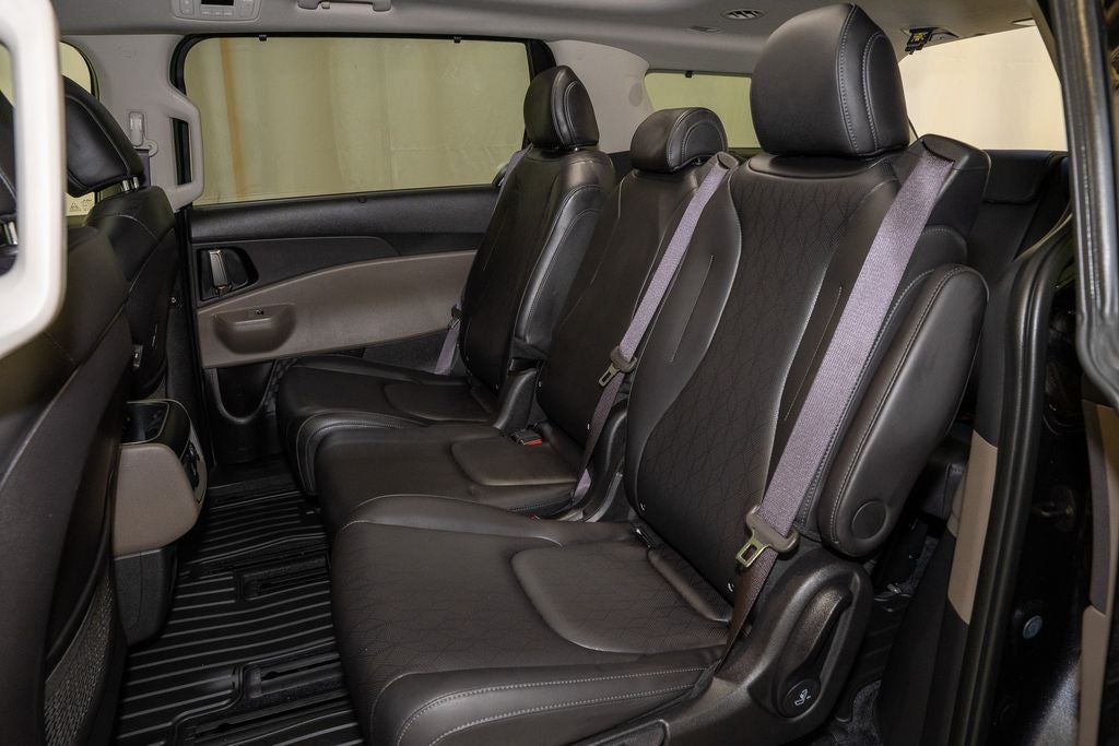 2025 Kia Carnival SX