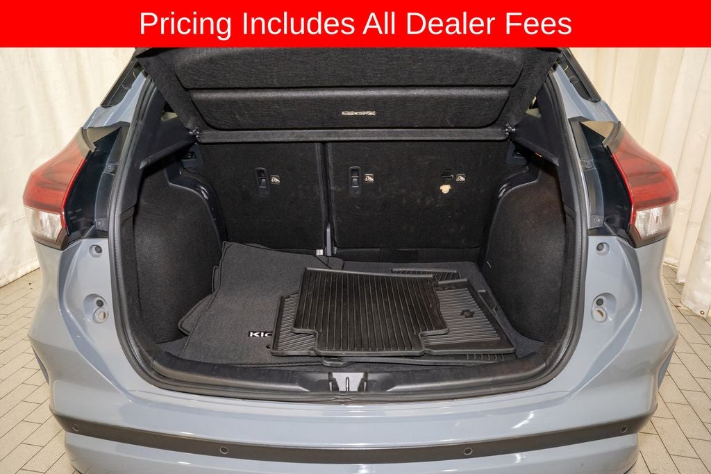 2022 Nissan Kicks SR