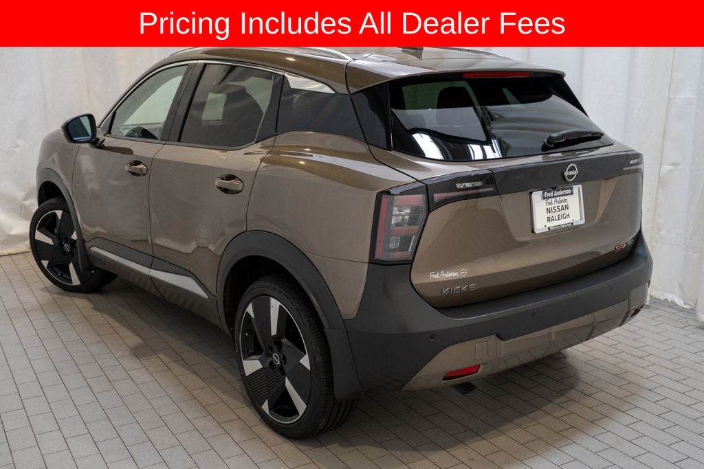 2025 Nissan Kicks SR