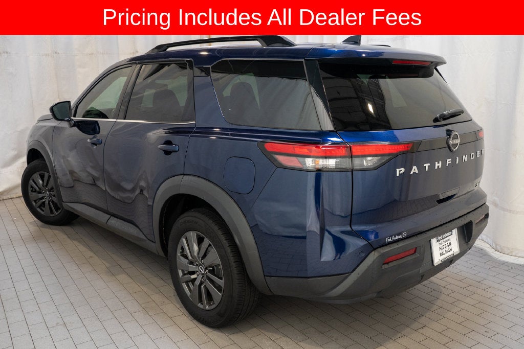 2022 Nissan Pathfinder SV