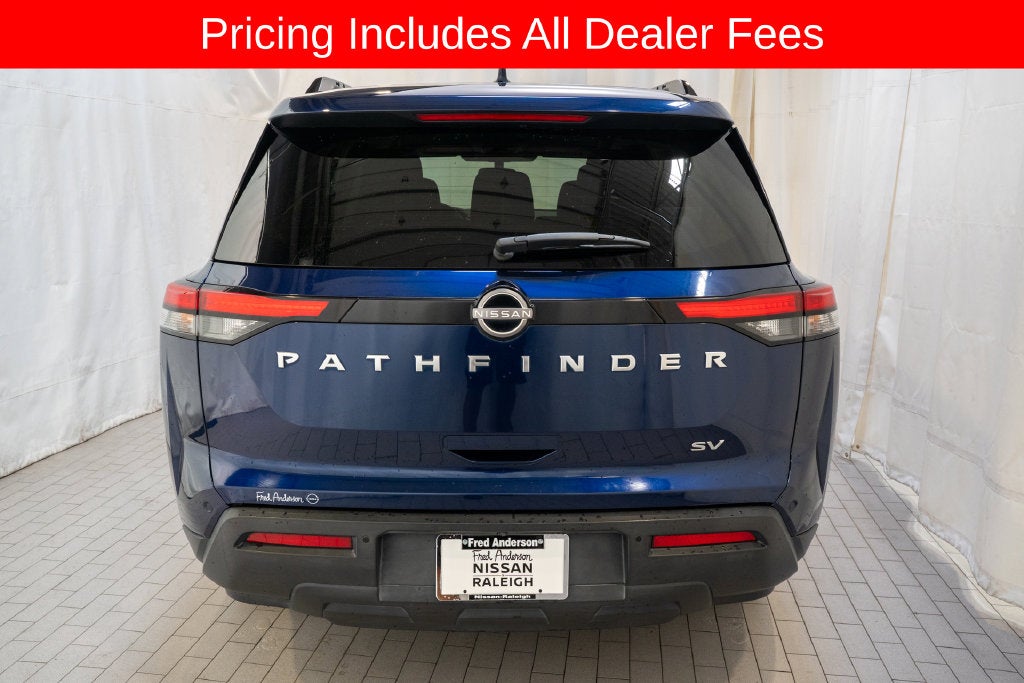 2022 Nissan Pathfinder SV