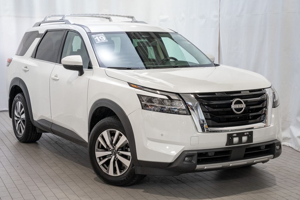 2023 Nissan Pathfinder SL