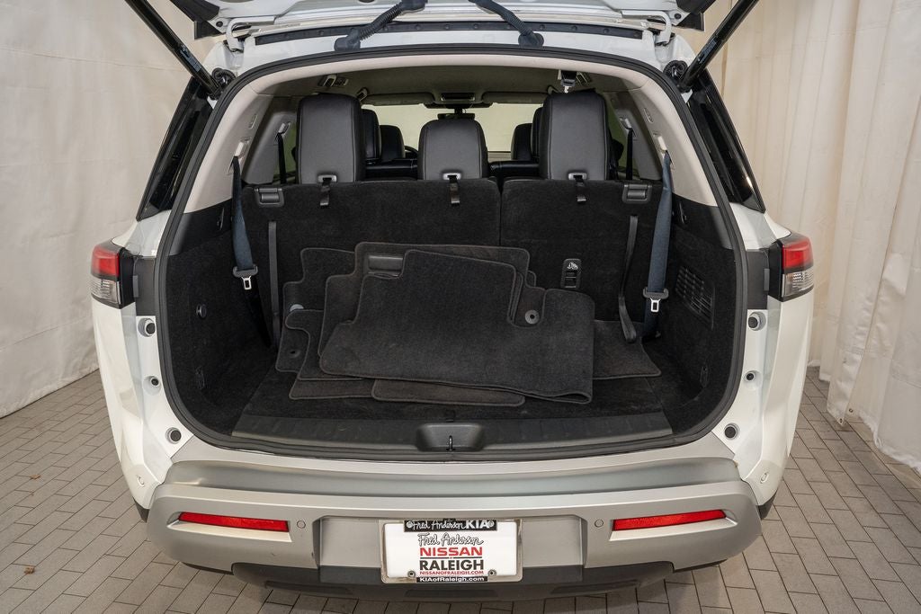 2023 Nissan Pathfinder SL