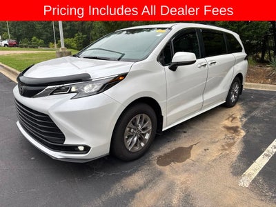 2026 Toyota Sienna XLE 8 Passenger