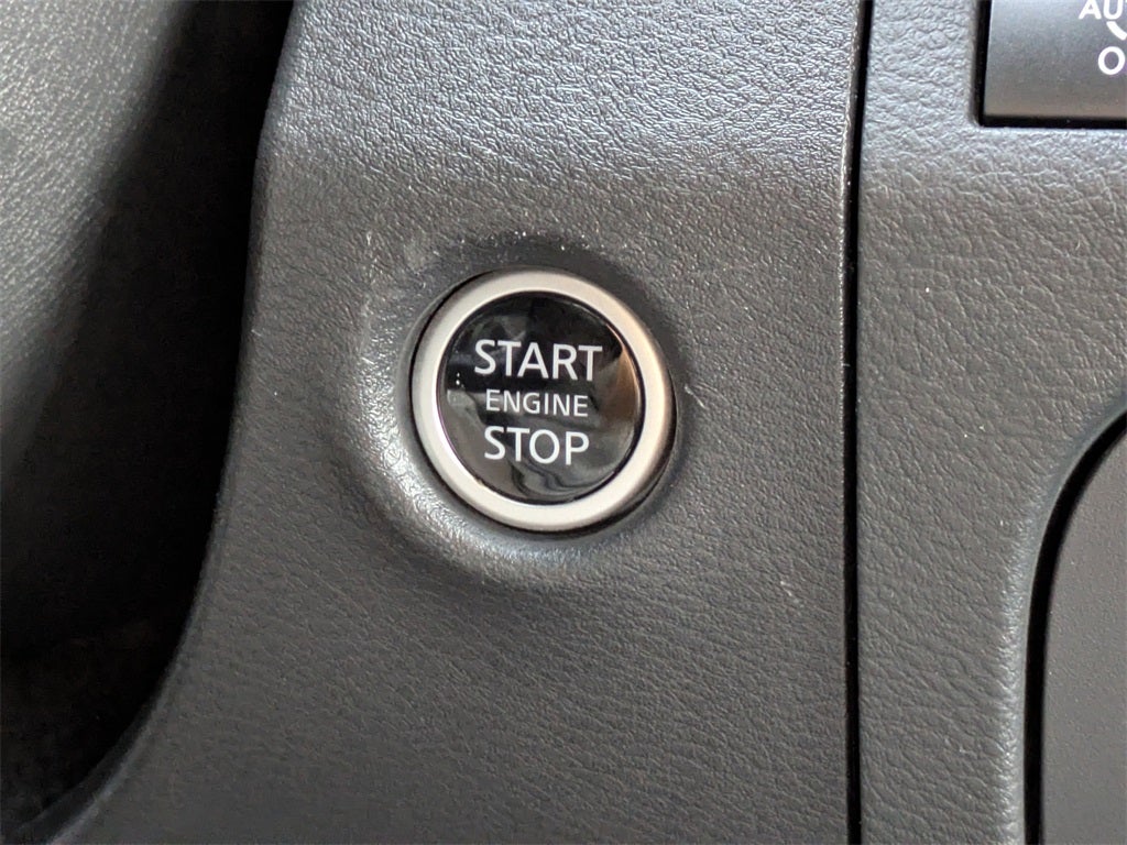 2025 Nissan Frontier SL