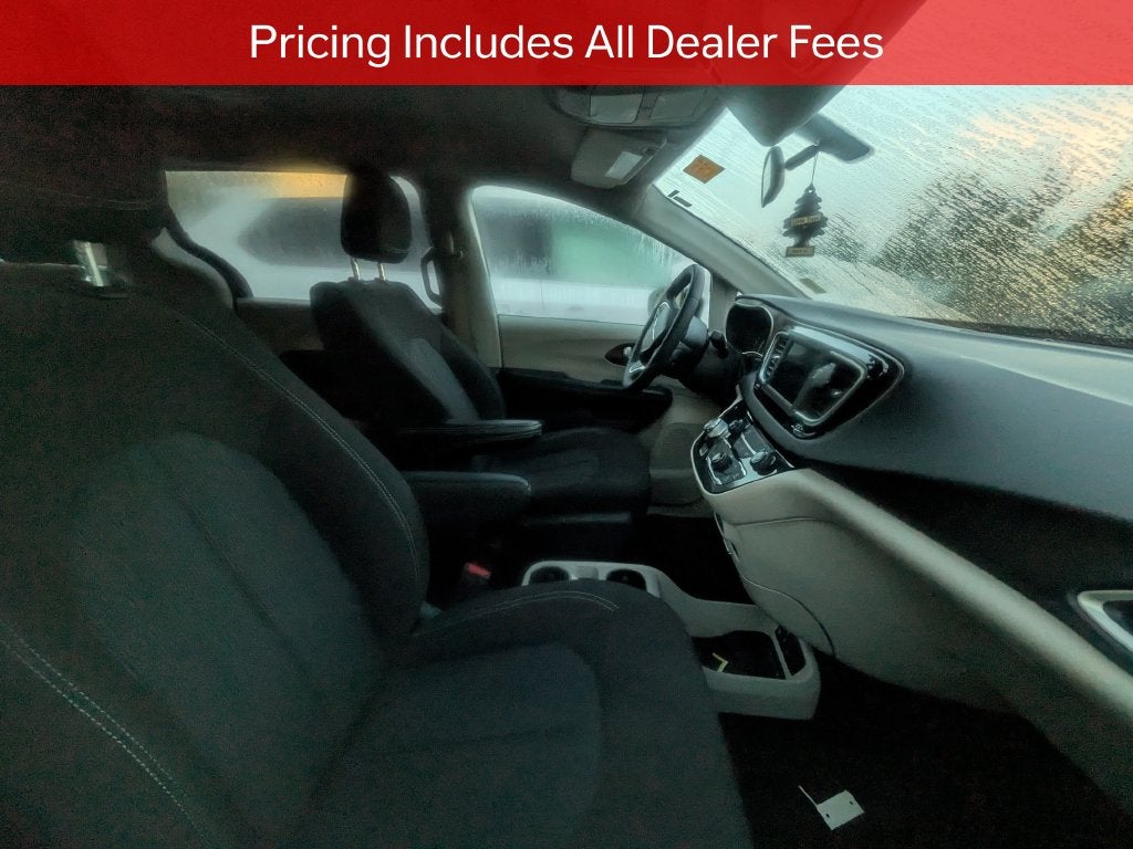 2022 Chrysler Voyager LX