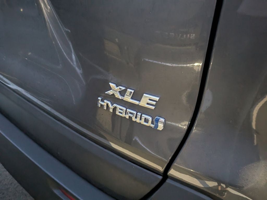 2022 Toyota RAV4 Hybrid XLE