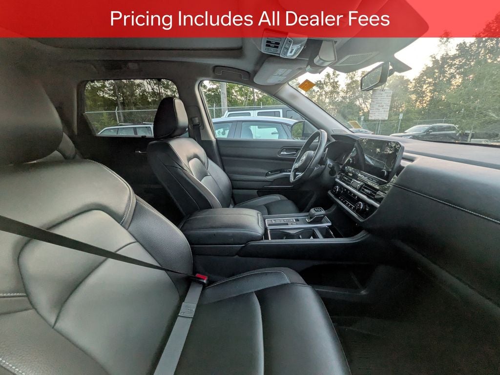 2024 Nissan Pathfinder SL