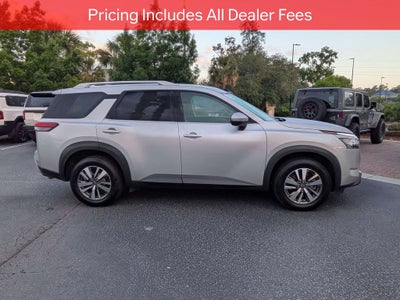 2023 Nissan Pathfinder SL