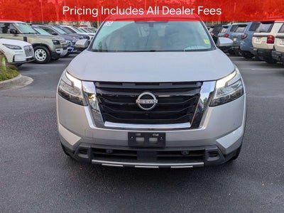 2023 Nissan Pathfinder SL