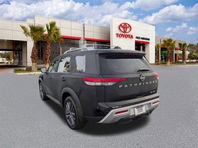 2023 Nissan Pathfinder SL