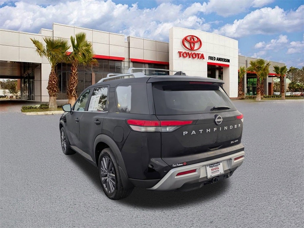 2023 Nissan Pathfinder SL