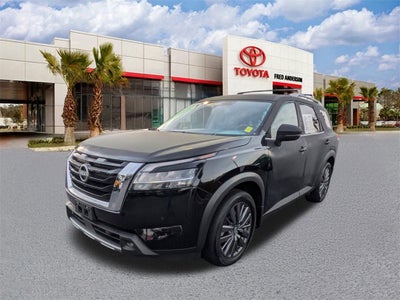 2023 Nissan Pathfinder SL