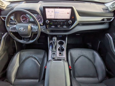 2022 Toyota Highlander Platinum