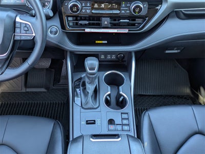 2024 Toyota Highlander Hybrid XLE