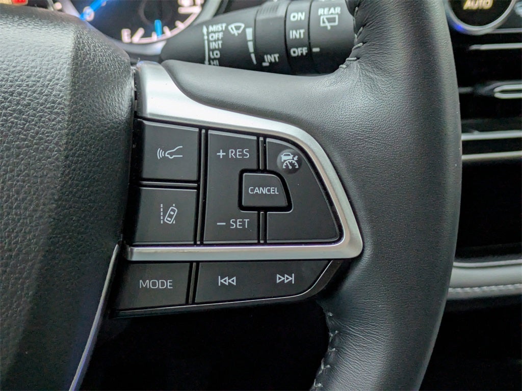 2024 Toyota Highlander Hybrid XLE