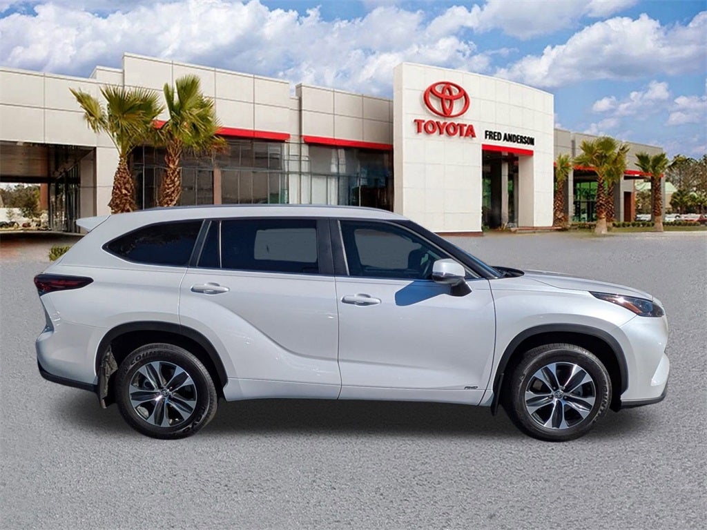 2024 Toyota Highlander Hybrid XLE