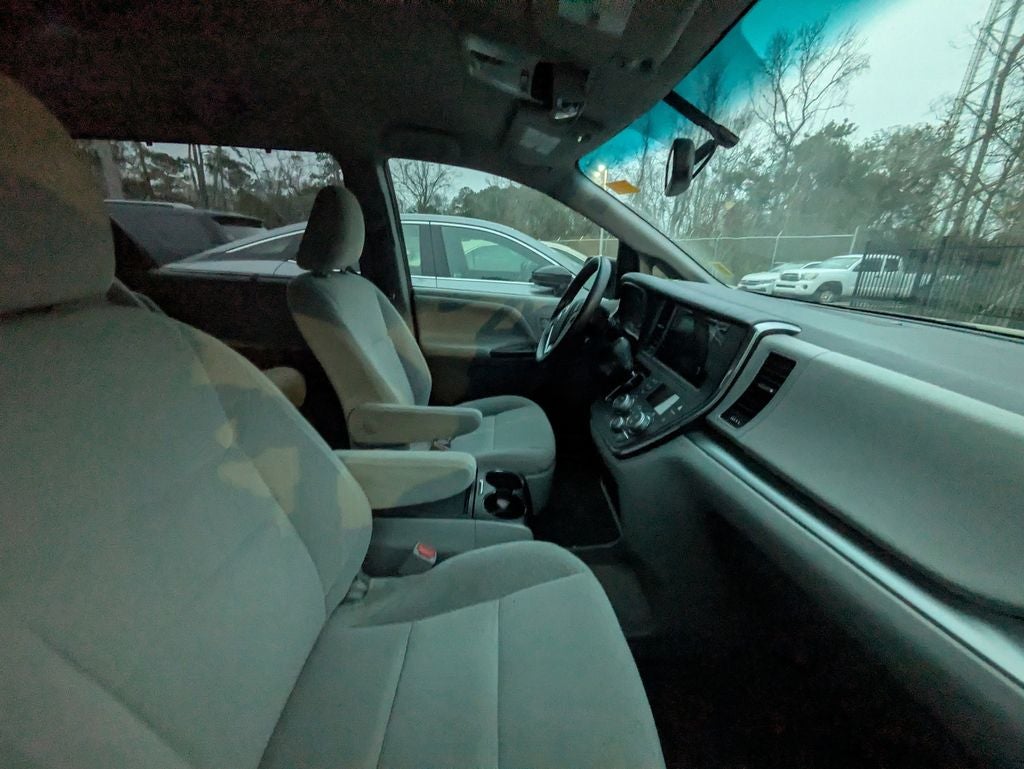 2016 Toyota Sienna LE 7 Passenger