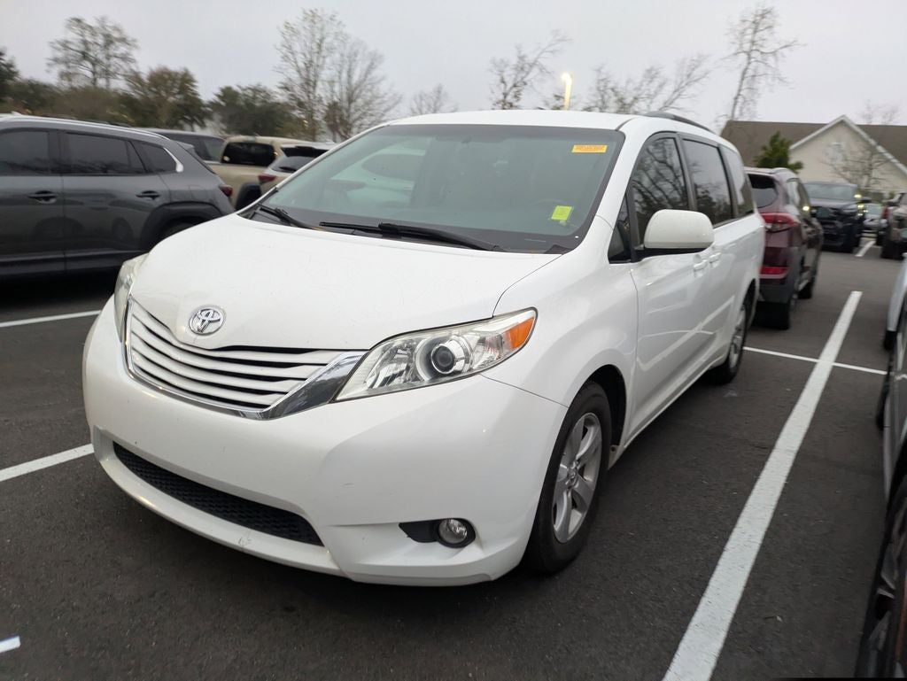 2016 Toyota Sienna LE 7 Passenger