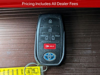 2021 Toyota Sienna LE 8 Passenger