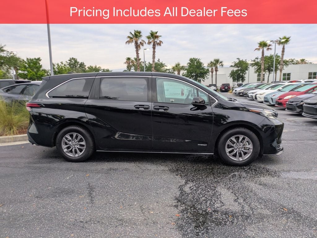 2021 Toyota Sienna LE 8 Passenger