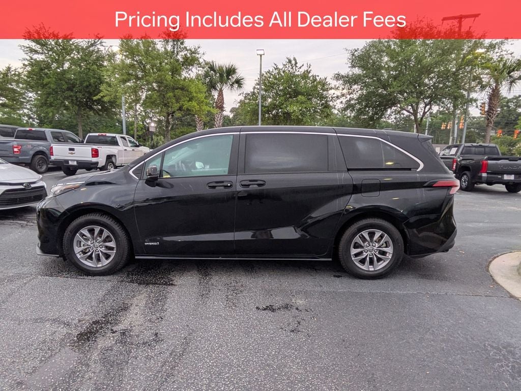 2021 Toyota Sienna LE 8 Passenger
