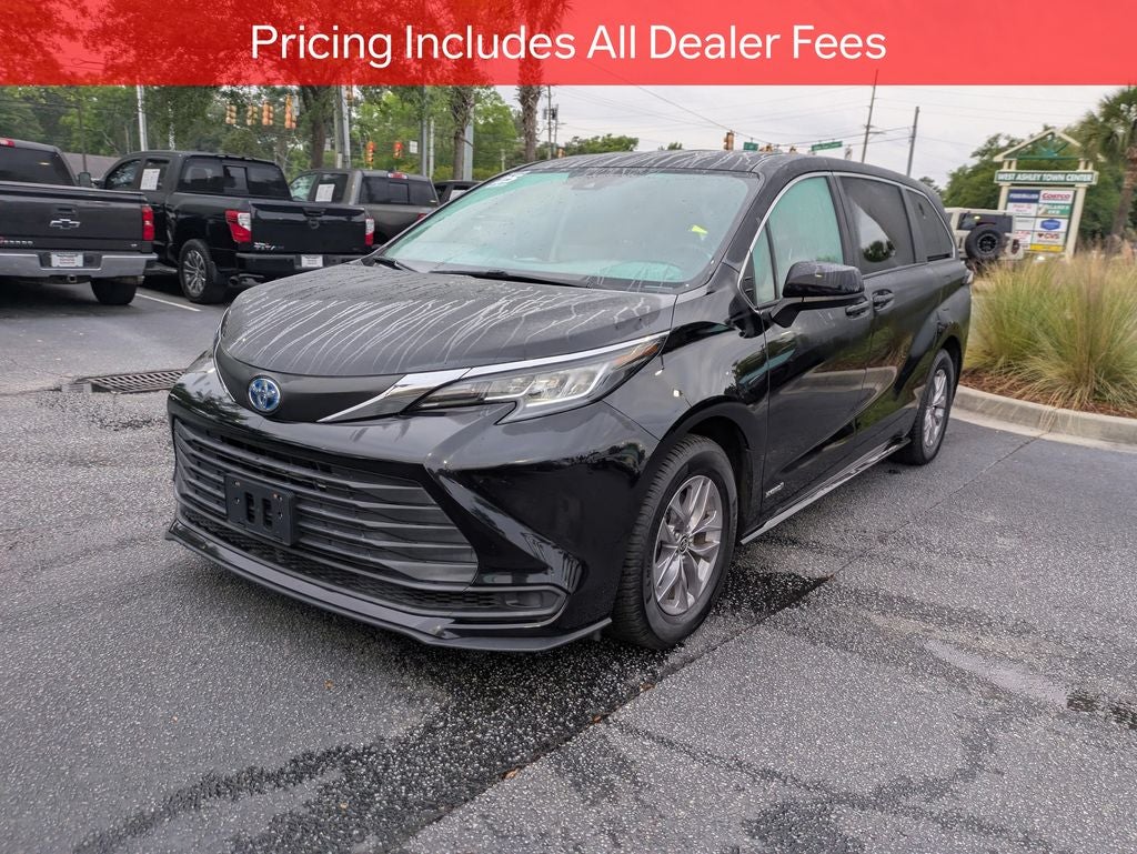 2021 Toyota Sienna LE 8 Passenger