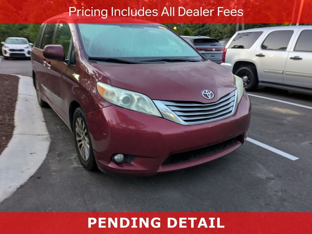 2016 Toyota Sienna XLE V6 7-Passenger Access Seat's photo