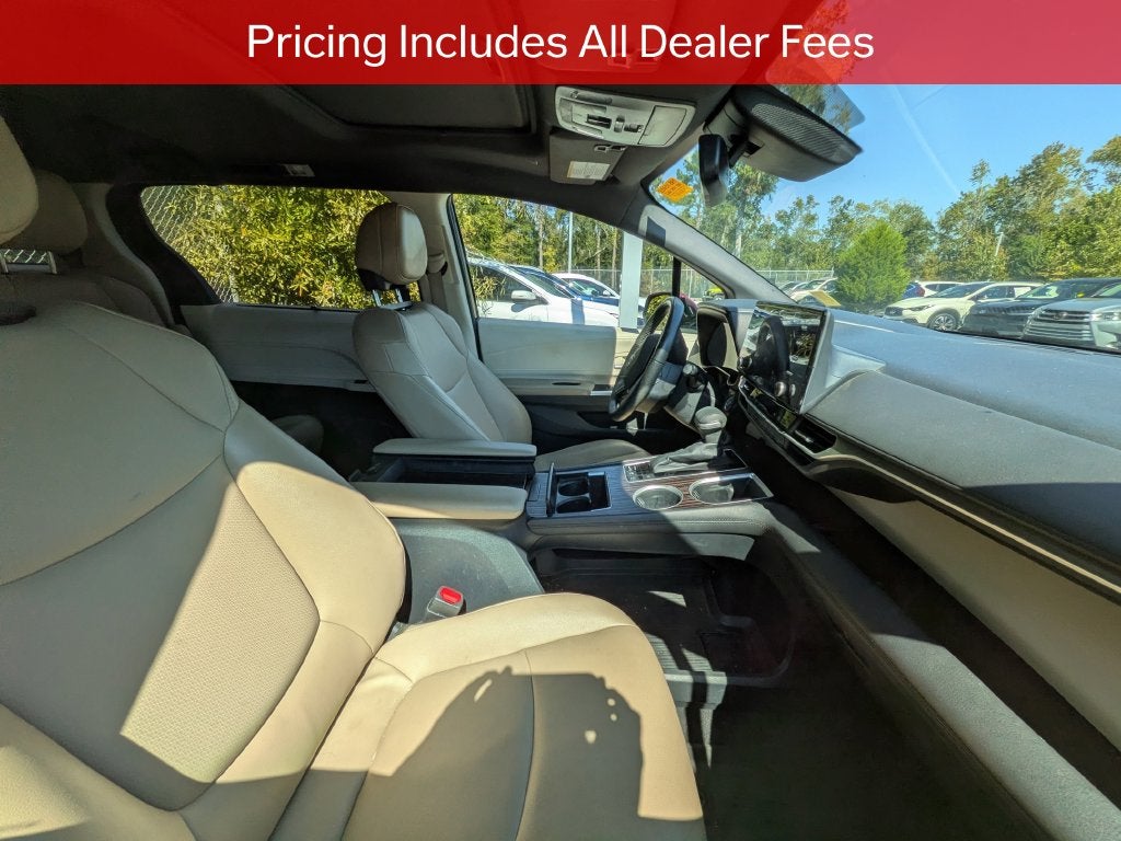 2022 Toyota Sienna XLE 8 Passenger