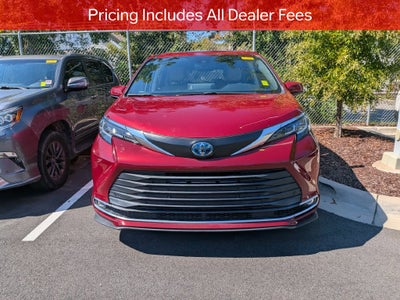 2022 Toyota Sienna XLE 8 Passenger