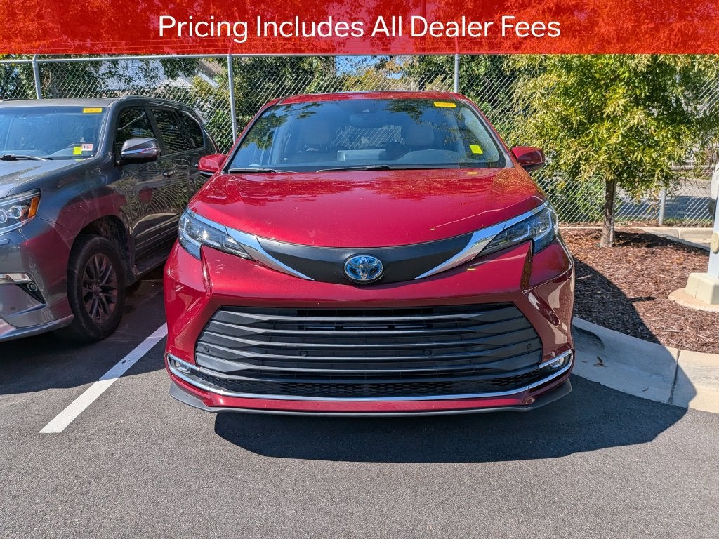 2022 Toyota Sienna XLE 8 Passenger