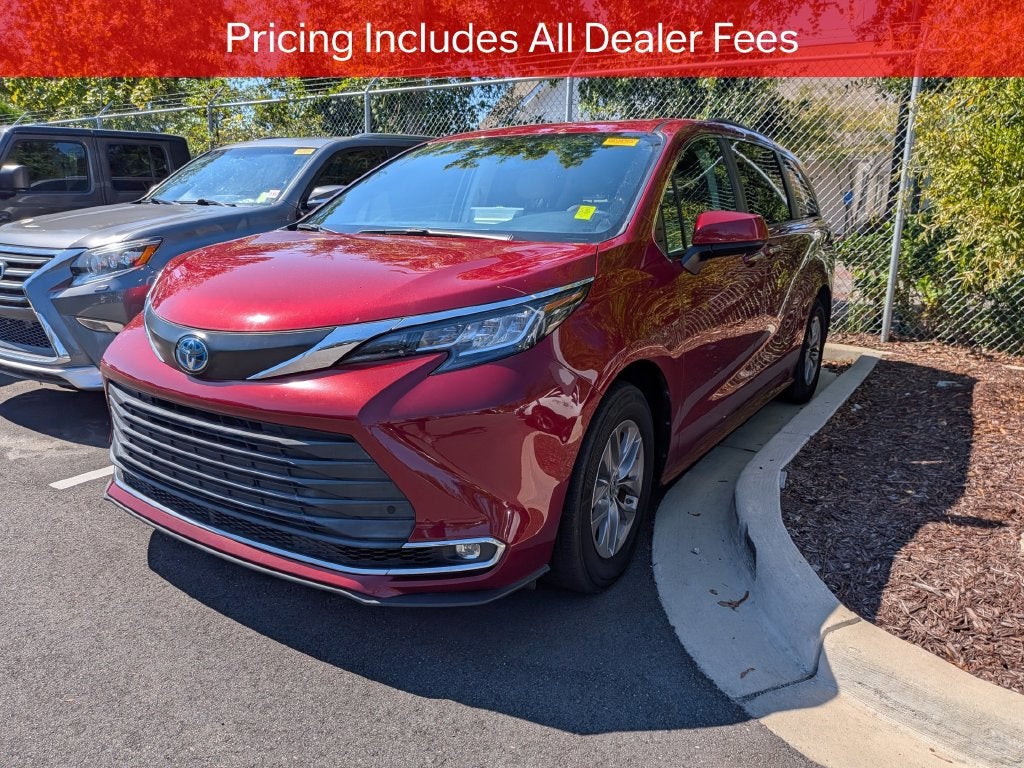 2022 Toyota Sienna XLE 8 Passenger