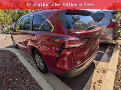 2022 Toyota Sienna XLE 8 Passenger