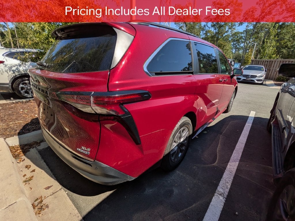 2022 Toyota Sienna XLE 8 Passenger