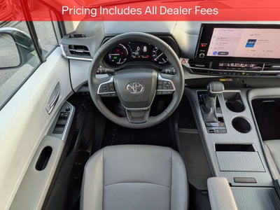 2025 Toyota Sienna XLE 8 Passenger