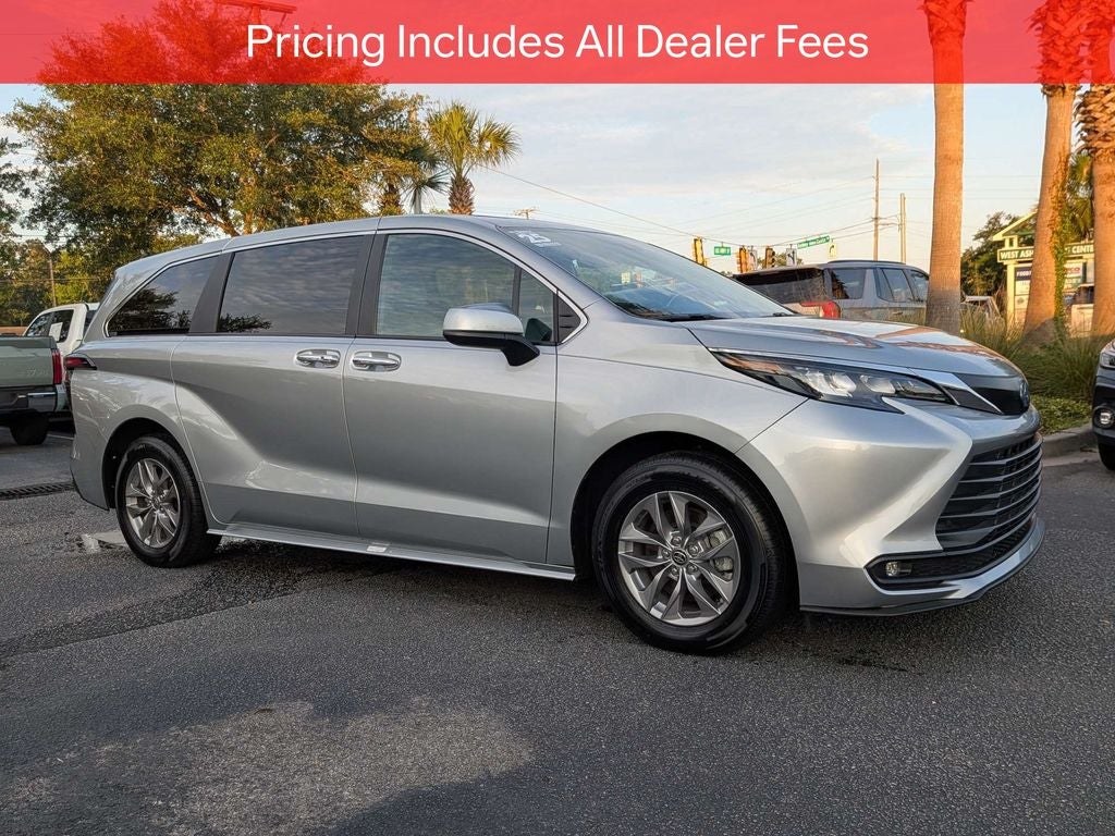 2025 Toyota Sienna XLE 8 Passenger
