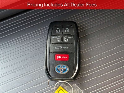 2025 Toyota Sienna XLE 8 Passenger