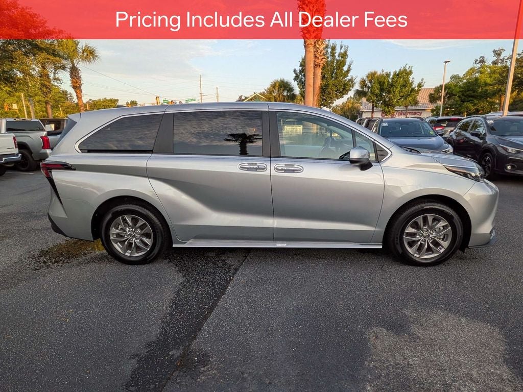 2025 Toyota Sienna XLE 8 Passenger