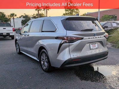 2025 Toyota Sienna XLE 8 Passenger