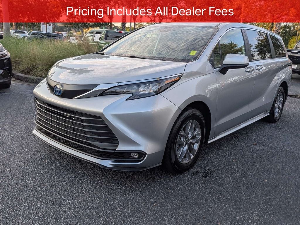 2025 Toyota Sienna XLE 8 Passenger