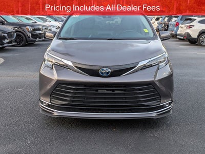 2023 Toyota Sienna XLE 8 Passenger