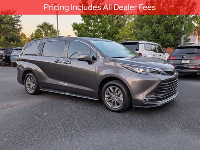 2023 Toyota Sienna XLE 8 Passenger