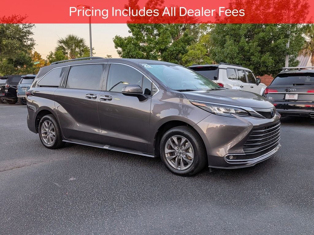 2023 Toyota Sienna XLE 8 Passenger