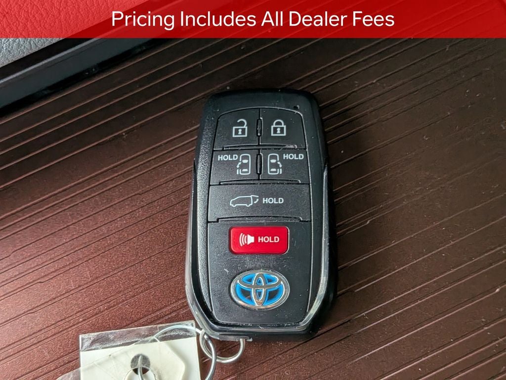 2023 Toyota Sienna XLE 8 Passenger