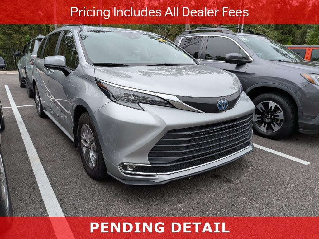2024 Toyota Sienna XLE 8 Passenger