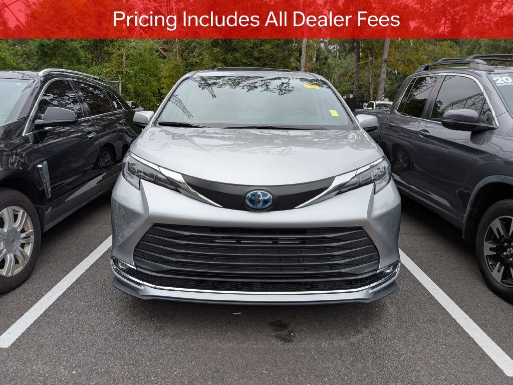 2024 Toyota Sienna XLE 8 Passenger