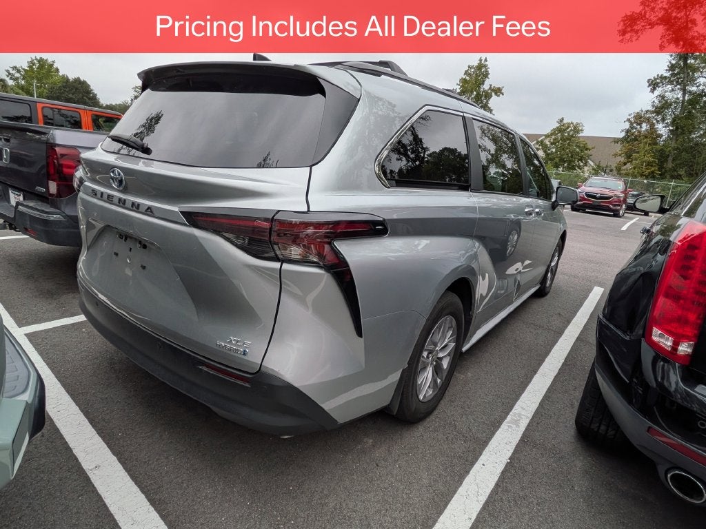2024 Toyota Sienna XLE 8 Passenger