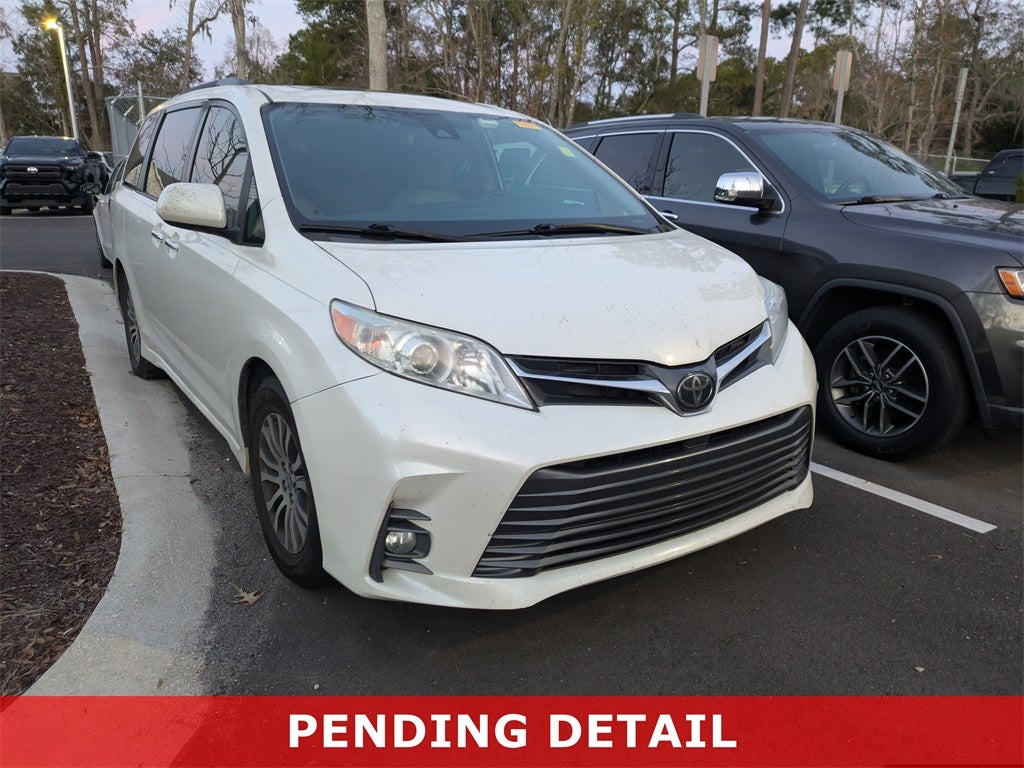 2020 Toyota Sienna XLE