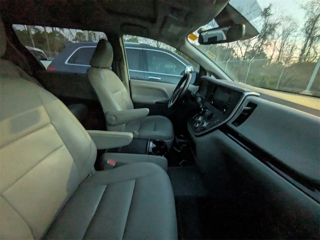 2020 Toyota Sienna XLE